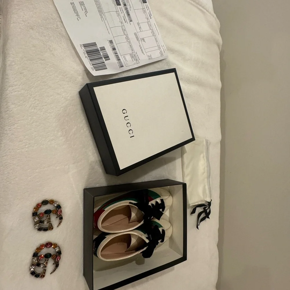 Gucci Women's Sneakers with Green and Red Accents - Picture 3 of 10